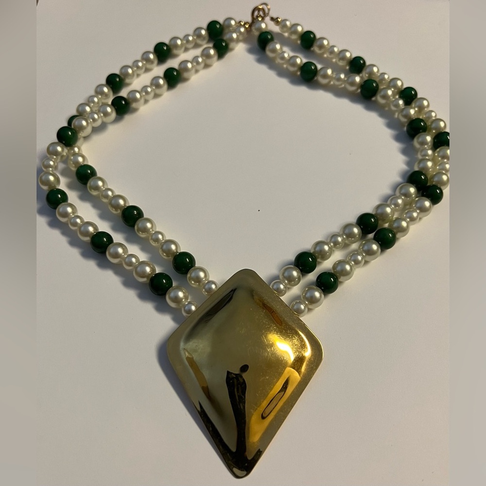 Carlton Ridge for Sutton Hoo Signed alternating Gold and Green Pearl Necklace